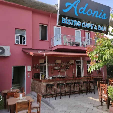 Adonis Bistro Cafe Bar Hostel *